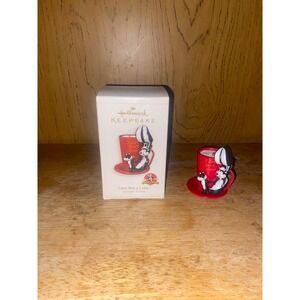 Hallmark Keepsake Ornament Looney Tunes Pepe Le Pew Love You a Latte‎ 2006
